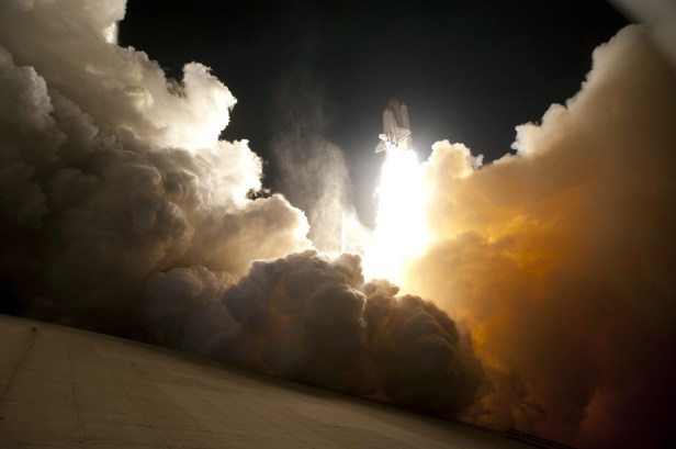 Amazing view of a space shuttle launch