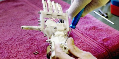 Amazing Dad Builds Son 3-D Printed Prosthetic Hand for $10